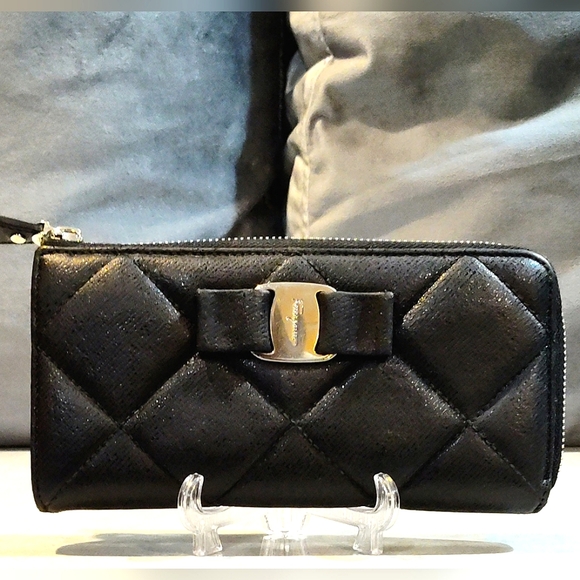 SALVATORE FERRAGAMO VARA RIBBON QUILTED SHIMMERY LEATHER CONTINENTAL LONG WALLET